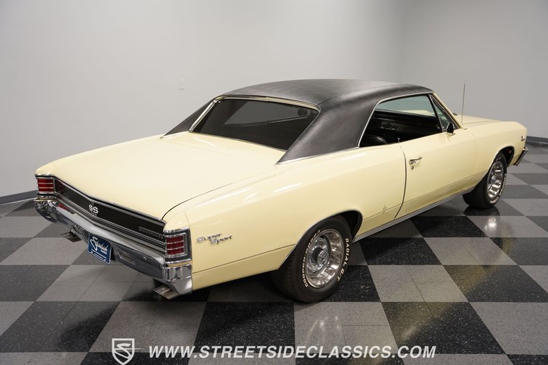 Unknown-Chevelle-1967-Butternut-Yellow-Black-2