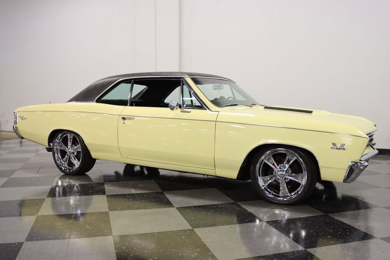 Unknown-Chevelle-1967-Butternut-Yellow-Black-20