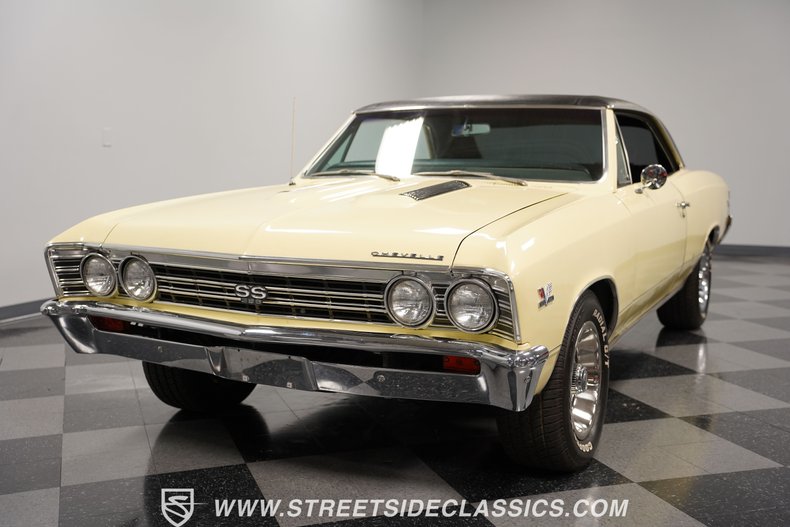 Unknown-Chevelle-1967-Butternut-Yellow-Black-20