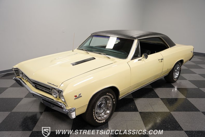 Unknown-Chevelle-1967-Butternut-Yellow-Black-21