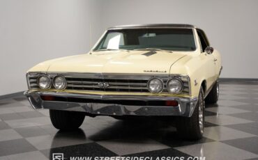 Unknown-Chevelle-1967-Butternut-Yellow-Black-22