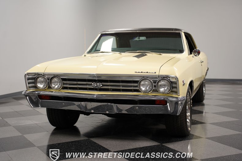 Unknown-Chevelle-1967-Butternut-Yellow-Black-22