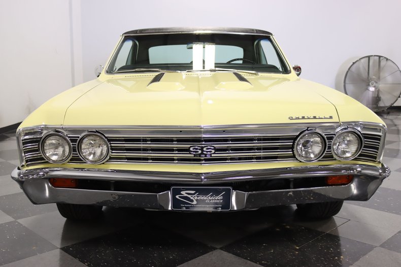 Unknown-Chevelle-1967-Butternut-Yellow-Black-23