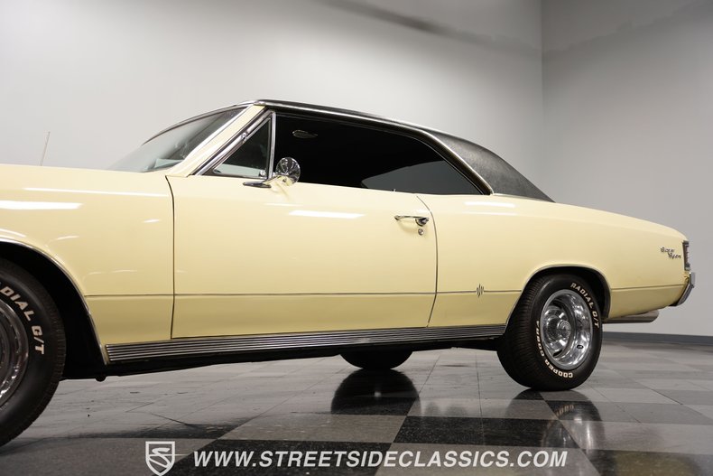 Unknown-Chevelle-1967-Butternut-Yellow-Black-23