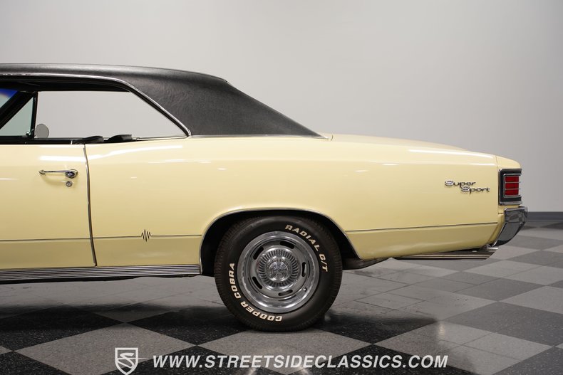 Unknown-Chevelle-1967-Butternut-Yellow-Black-24