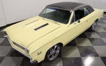 Unknown-Chevelle-1967-Butternut-Yellow-Black-25
