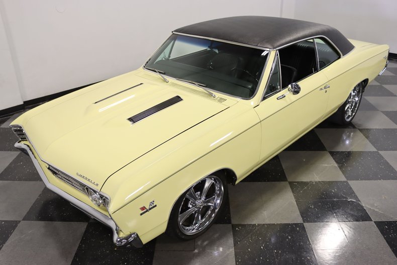 Unknown-Chevelle-1967-Butternut-Yellow-Black-25