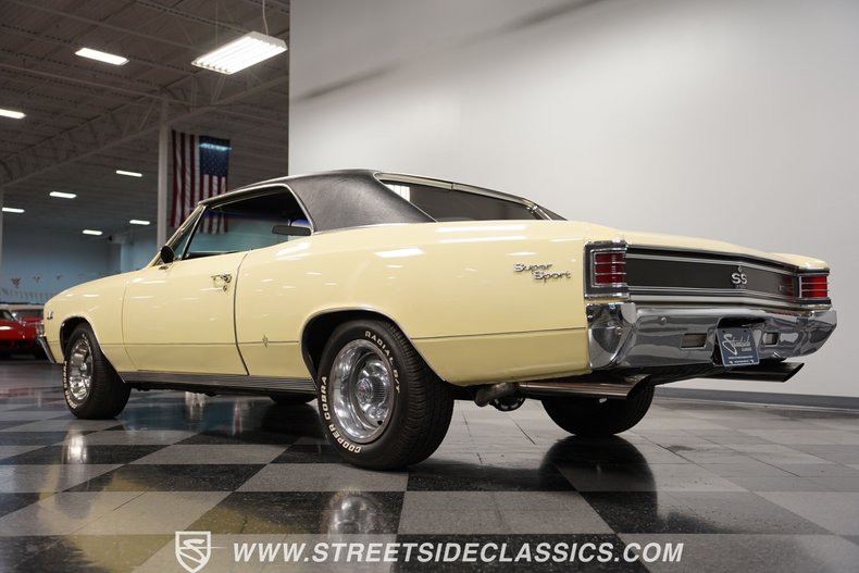 Unknown-Chevelle-1967-Butternut-Yellow-Black-25