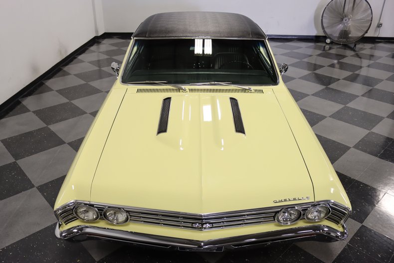 Unknown-Chevelle-1967-Butternut-Yellow-Black-26