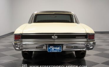 Unknown-Chevelle-1967-Butternut-Yellow-Black-26