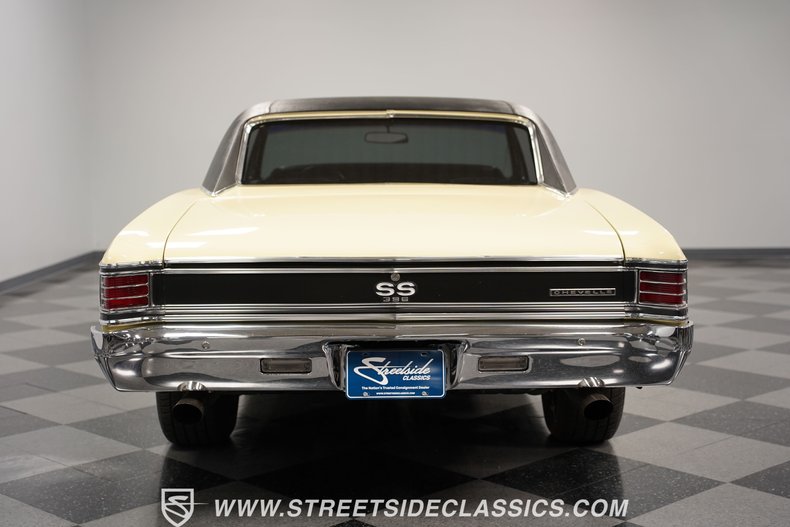 Unknown-Chevelle-1967-Butternut-Yellow-Black-26