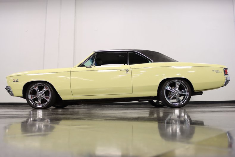 Unknown-Chevelle-1967-Butternut-Yellow-Black-29
