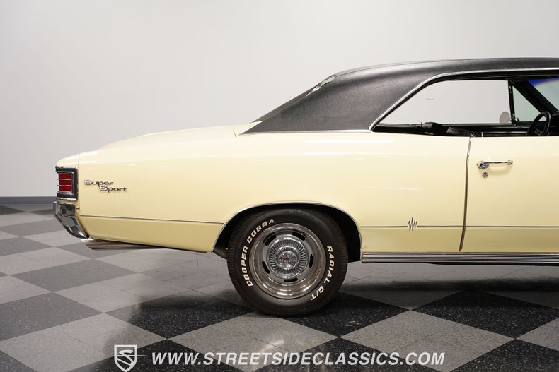 Unknown-Chevelle-1967-Butternut-Yellow-Black-30