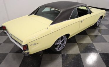 Unknown-Chevelle-1967-Butternut-Yellow-Black-34