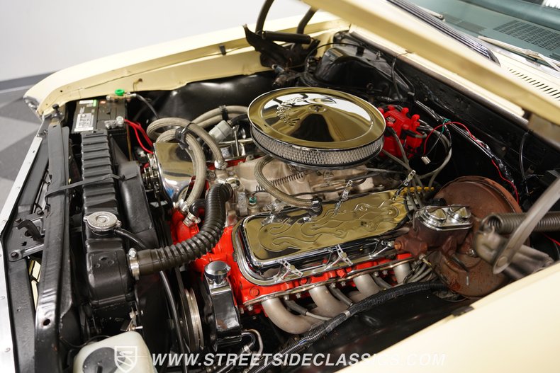 Unknown-Chevelle-1967-Butternut-Yellow-Black-34
