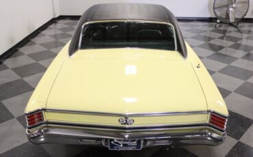 Unknown-Chevelle-1967-Butternut-Yellow-Black-35