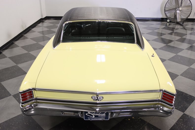 Unknown-Chevelle-1967-Butternut-Yellow-Black-35