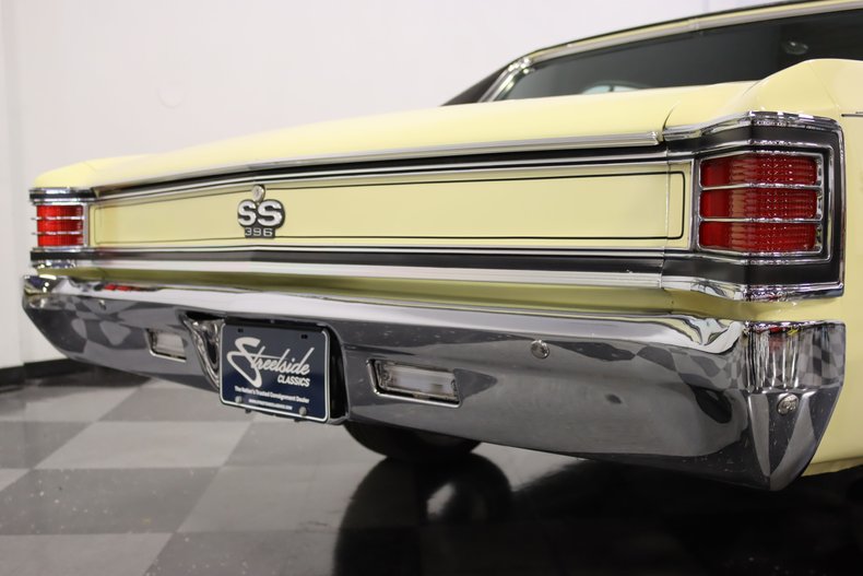 Unknown-Chevelle-1967-Butternut-Yellow-Black-36