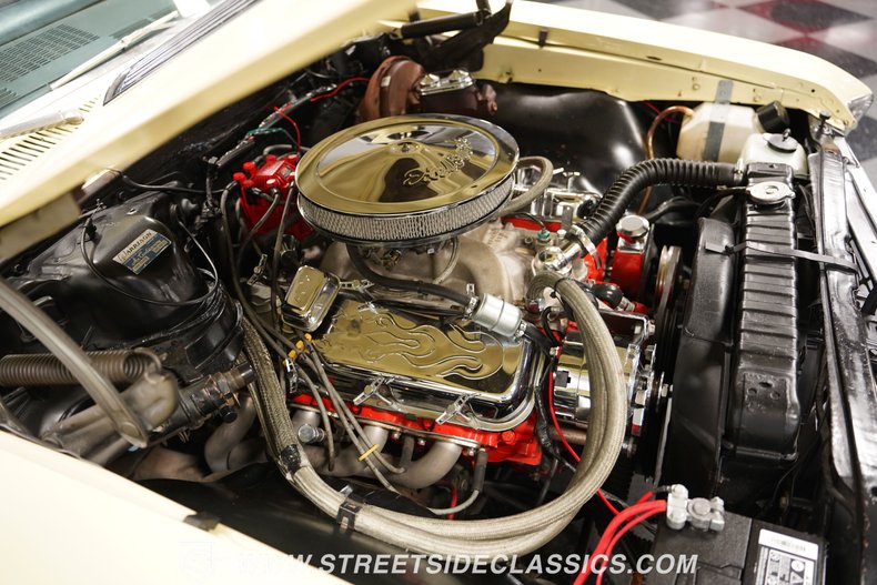 Unknown-Chevelle-1967-Butternut-Yellow-Black-37