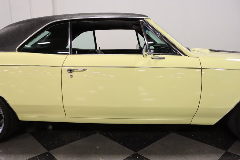 Unknown-Chevelle-1967-Butternut-Yellow-Black-39