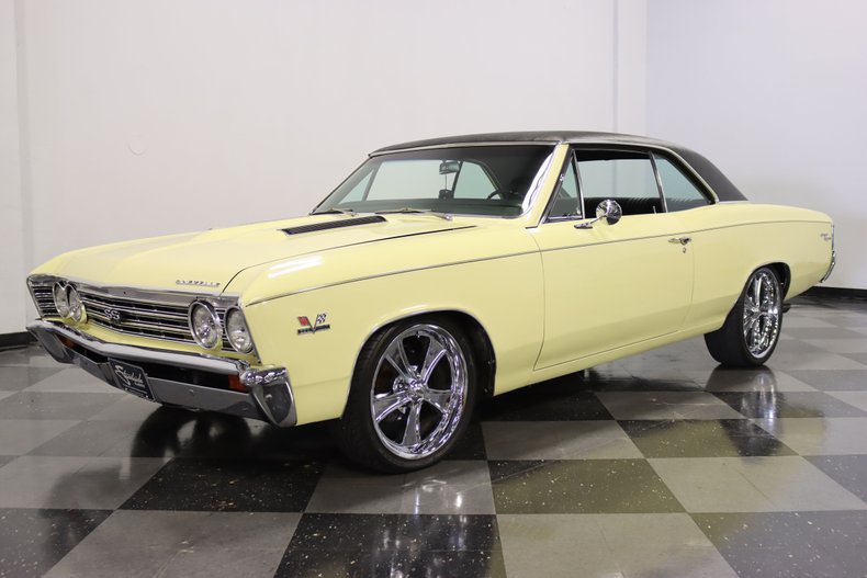 Unknown-Chevelle-1967-Butternut-Yellow-Black-4