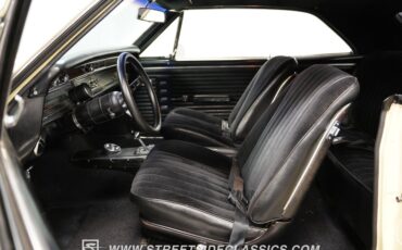 Unknown-Chevelle-1967-Butternut-Yellow-Black-4
