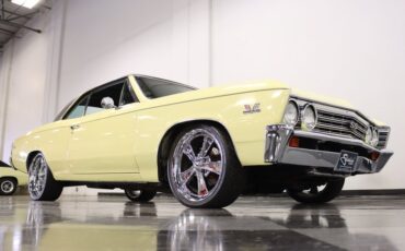 Unknown-Chevelle-1967-Butternut-Yellow-Black-41