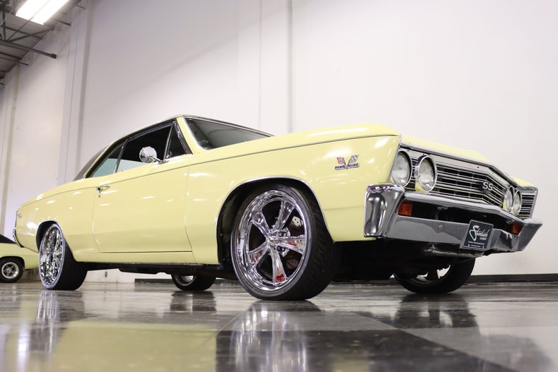 Unknown-Chevelle-1967-Butternut-Yellow-Black-41