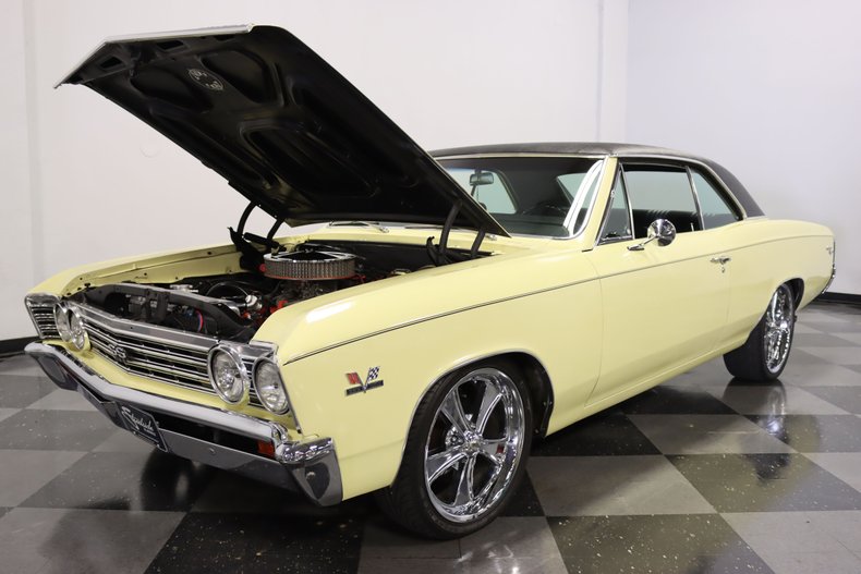 Unknown-Chevelle-1967-Butternut-Yellow-Black-42