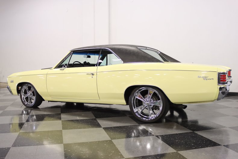 Unknown-Chevelle-1967-Butternut-Yellow-Black-43