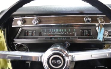 Unknown-Chevelle-1967-Butternut-Yellow-Black-45