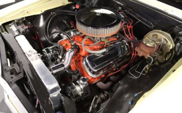 Unknown-Chevelle-1967-Butternut-Yellow-Black-46