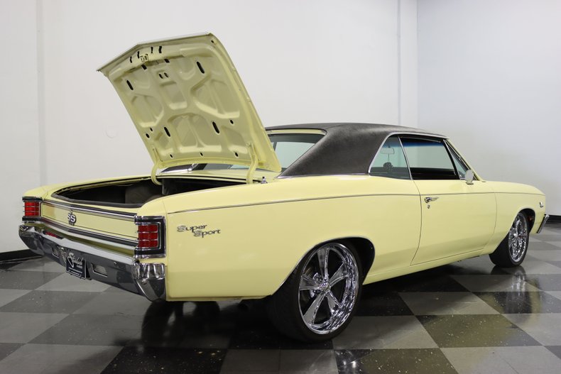 Unknown-Chevelle-1967-Butternut-Yellow-Black-47