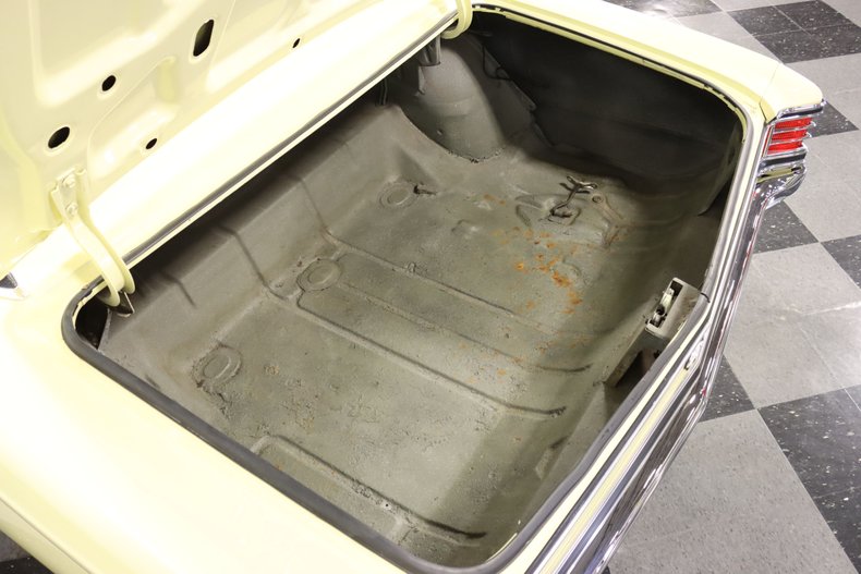 Unknown-Chevelle-1967-Butternut-Yellow-Black-49