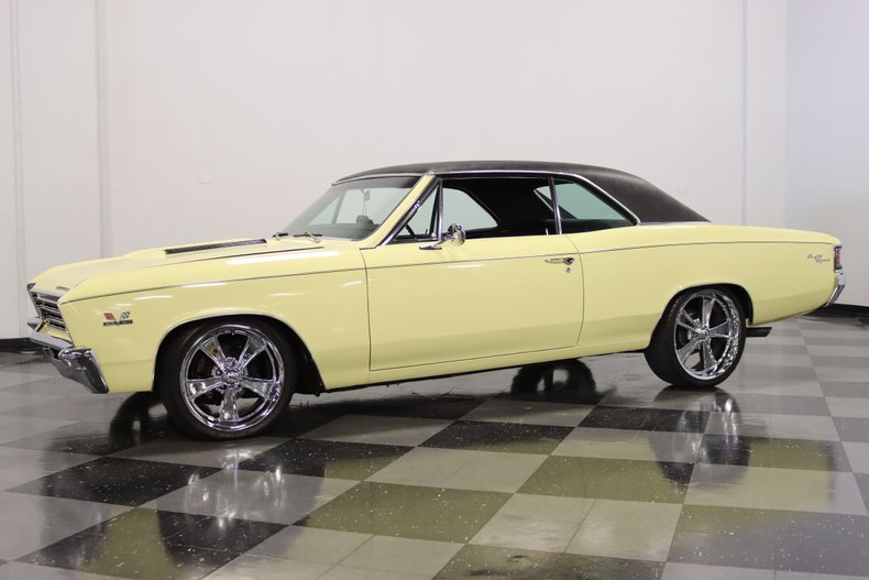 Unknown-Chevelle-1967-Butternut-Yellow-Black-5