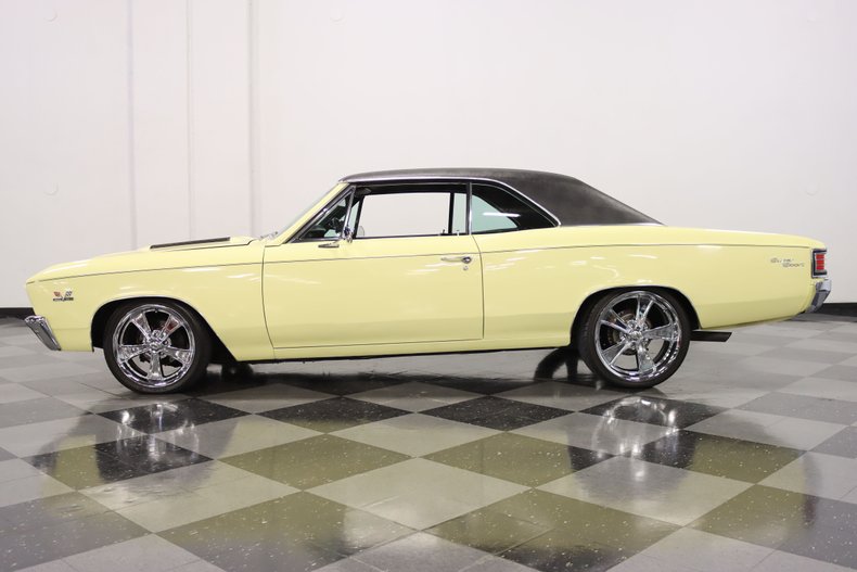 Unknown-Chevelle-1967-Butternut-Yellow-Black-6