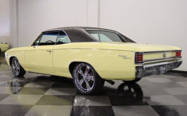 Unknown-Chevelle-1967-Butternut-Yellow-Black-7