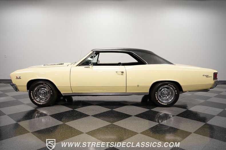 Unknown-Chevelle-1967-Butternut-Yellow-Black-7