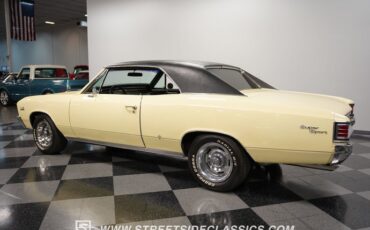 Unknown-Chevelle-1967-Butternut-Yellow-Black-8