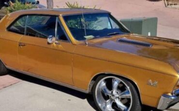 Unknown-Chevelle-1967-Gold-Black-4