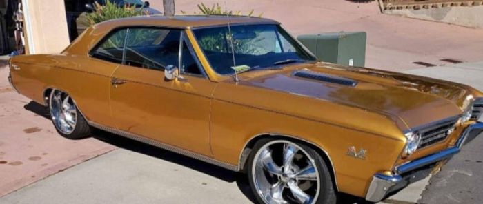 Unknown-Chevelle-1967-Gold-Black-4
