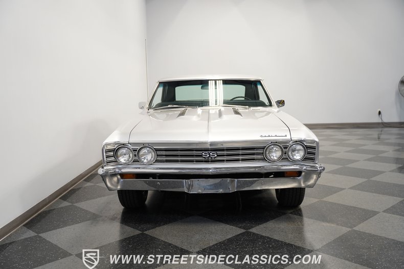 Unknown-Chevelle-1967-Silver-Black-45
