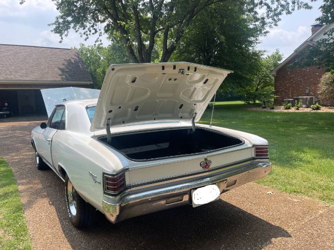 Unknown-Chevelle-1967-White-1