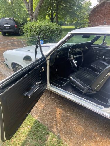 Unknown-Chevelle-1967-White-15