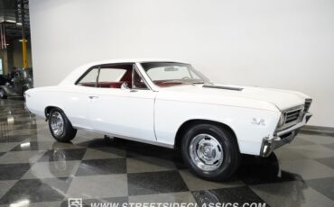 Unknown-Chevelle-1967-White-Red-10