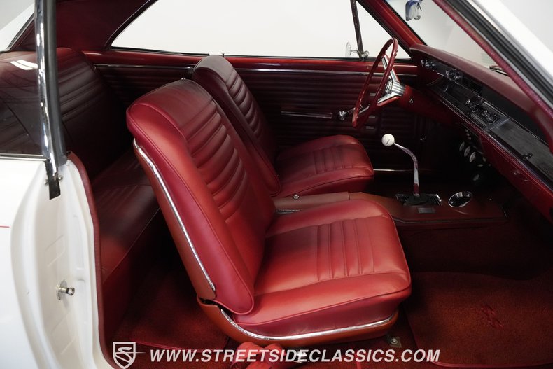 Unknown-Chevelle-1967-White-Red-11