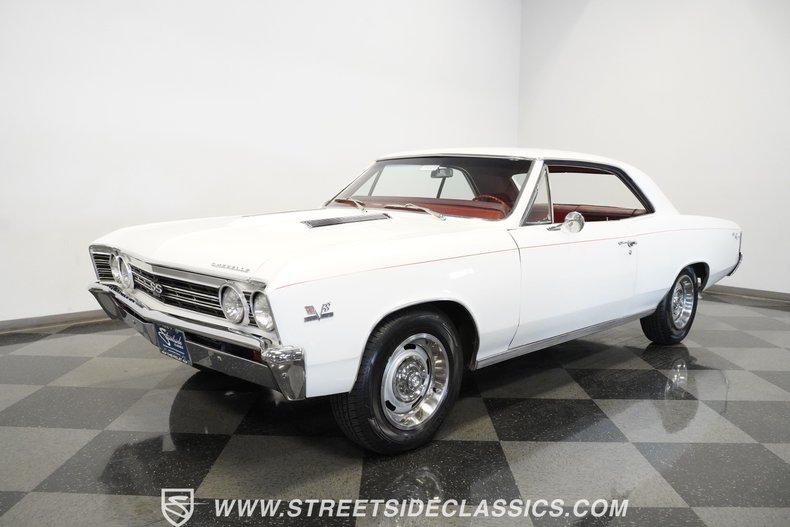 Unknown-Chevelle-1967-White-Red-14