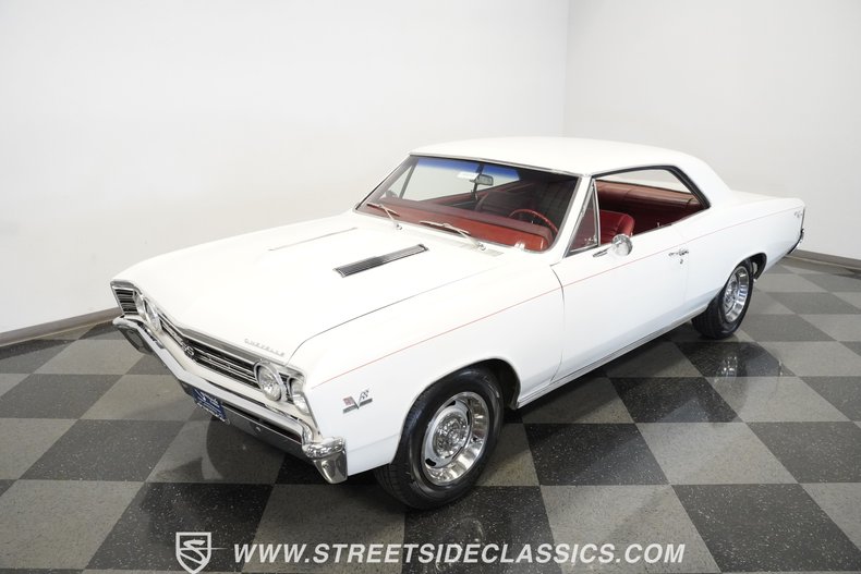 Unknown-Chevelle-1967-White-Red-15