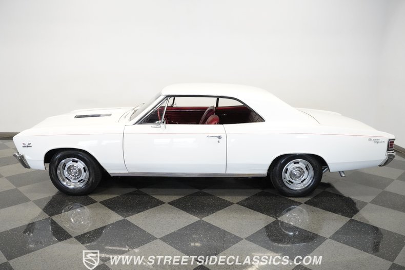 Unknown-Chevelle-1967-White-Red-16