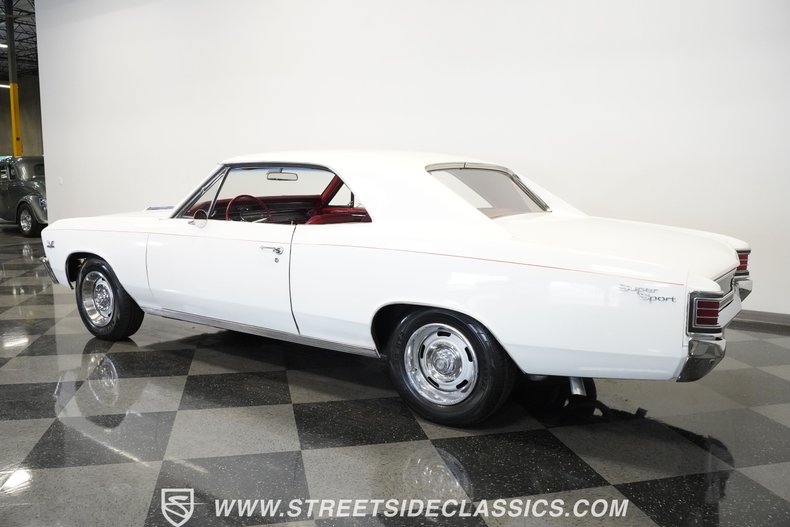 Unknown-Chevelle-1967-White-Red-17